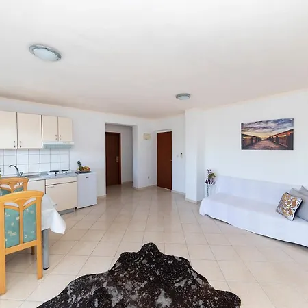 Seaside Apartment *